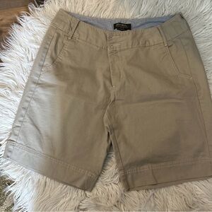 Eddie Bauer women’s size 14 Blakely fit shorts